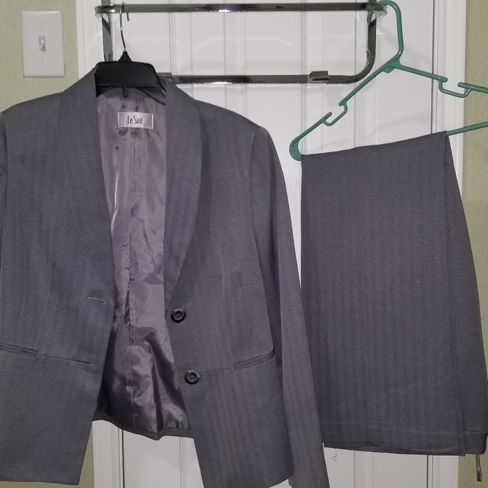 Ladies 2 piece suit